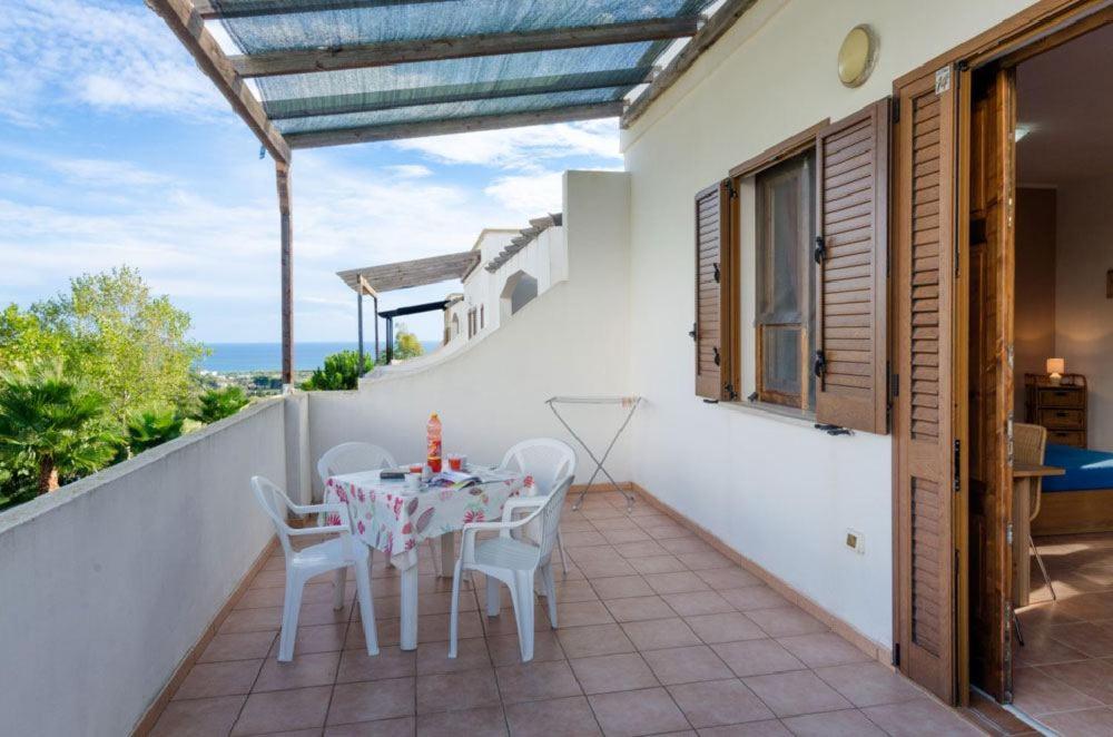 Tenuta Li Fani Residence Hotel Marina Di Pescoluse Exterior photo