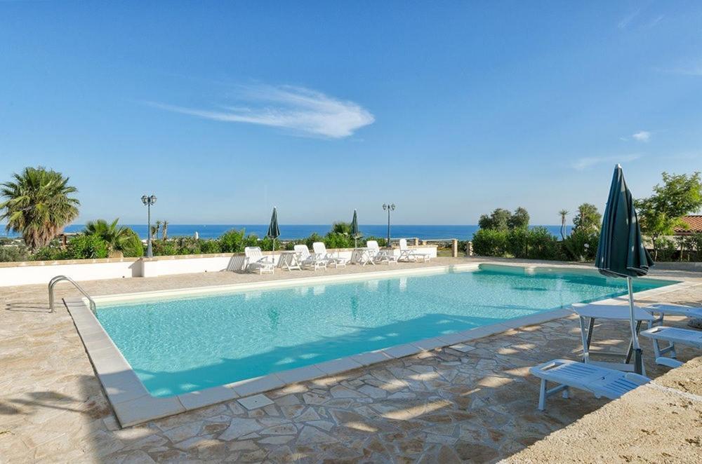 Tenuta Li Fani Residence Hotel Marina Di Pescoluse Exterior photo