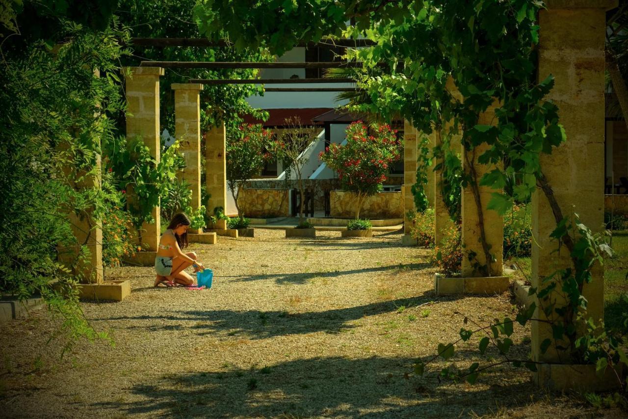 Tenuta Li Fani Residence Hotel Marina Di Pescoluse Exterior photo