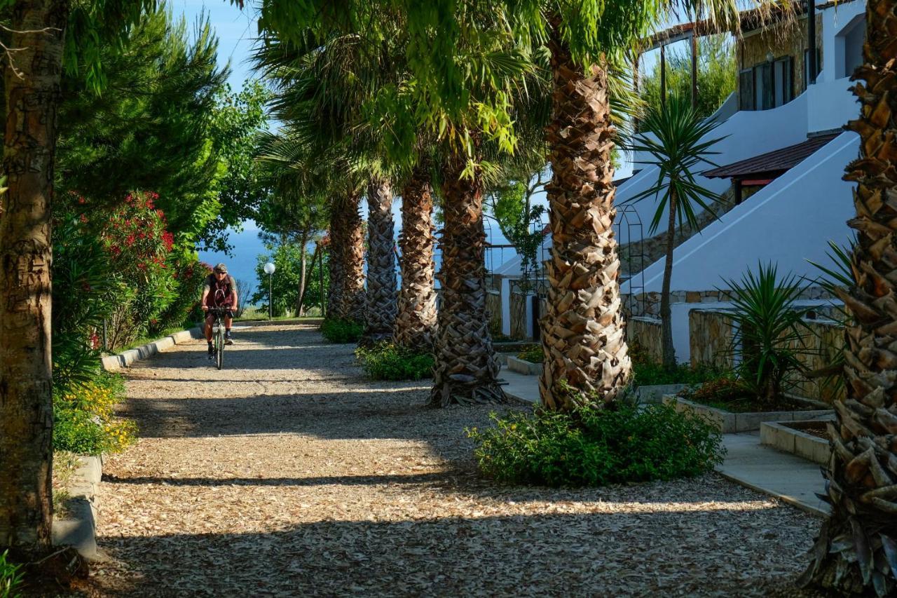 Tenuta Li Fani Residence Hotel Marina Di Pescoluse Exterior photo