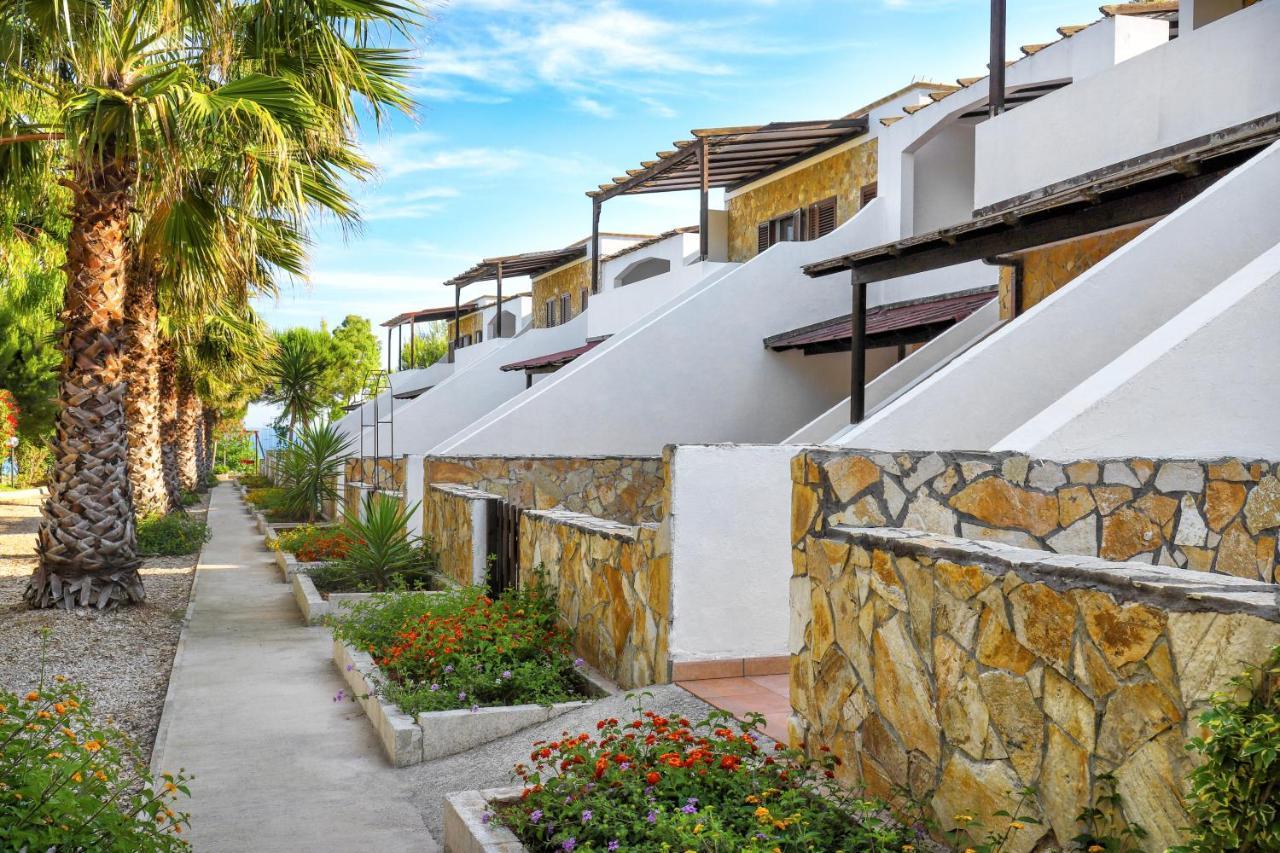 Tenuta Li Fani Residence Hotel Marina Di Pescoluse Exterior photo