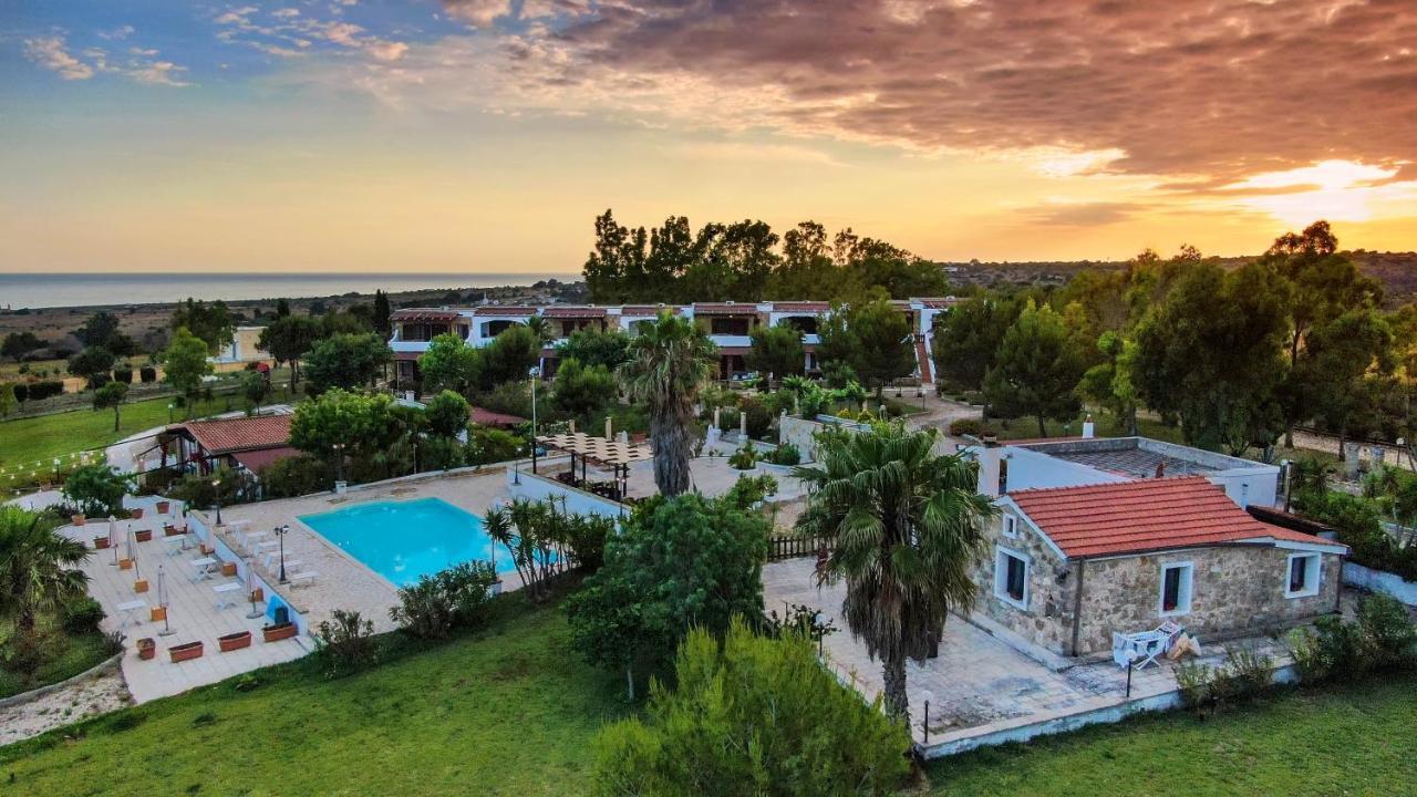Tenuta Li Fani Residence Hotel Marina Di Pescoluse Exterior photo