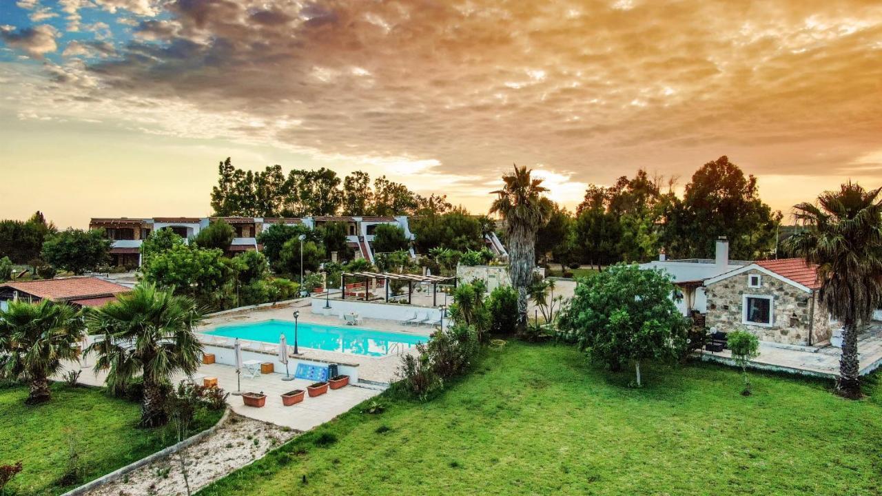 Tenuta Li Fani Residence Hotel Marina Di Pescoluse Exterior photo